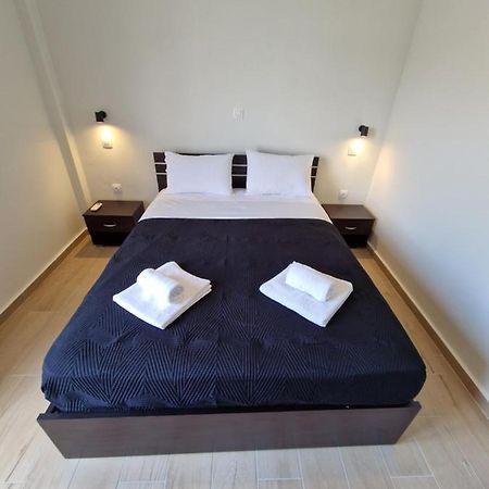 Above Apartments Near The Airport 아르테미다 외부 사진