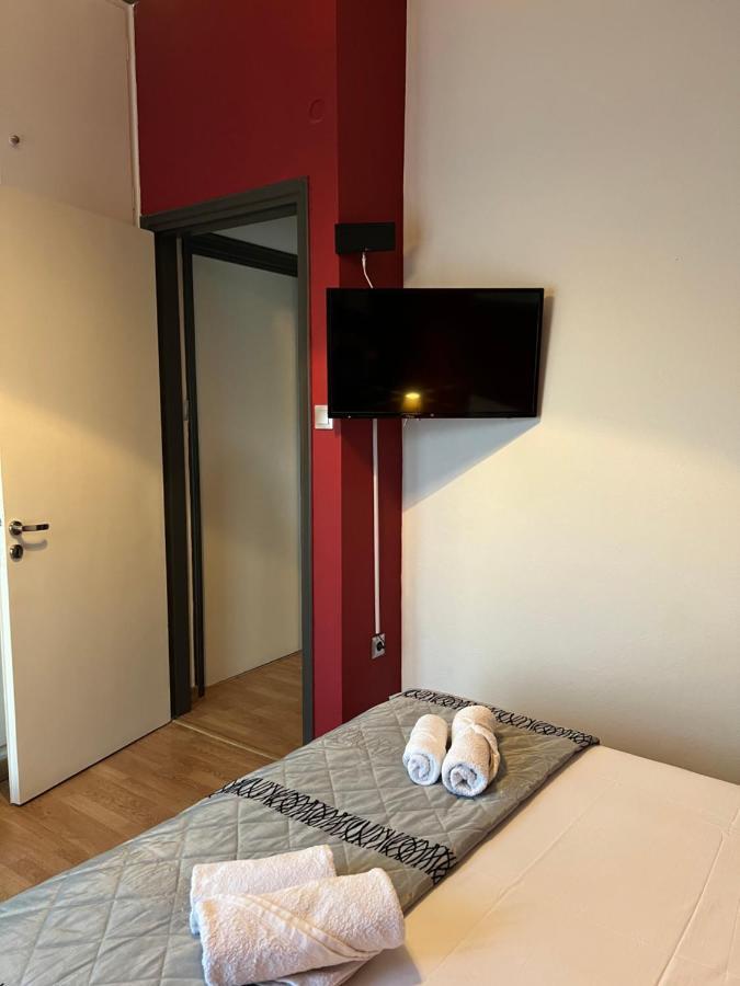 Above Apartments Near The Airport 아르테미다 외부 사진