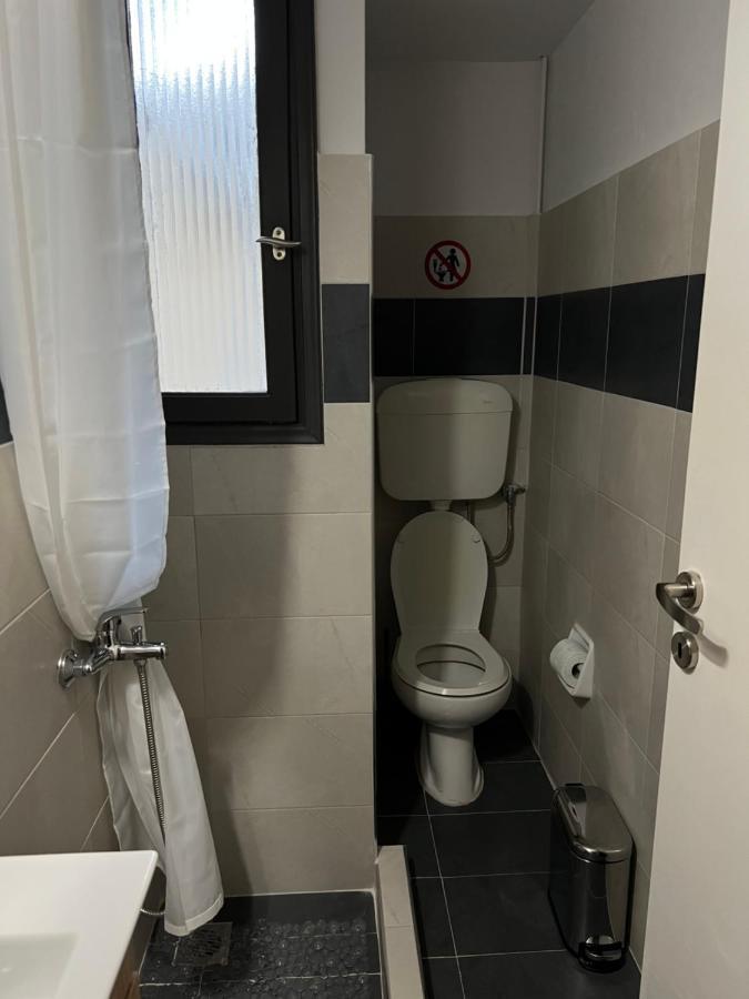 Above Apartments Near The Airport 아르테미다 외부 사진