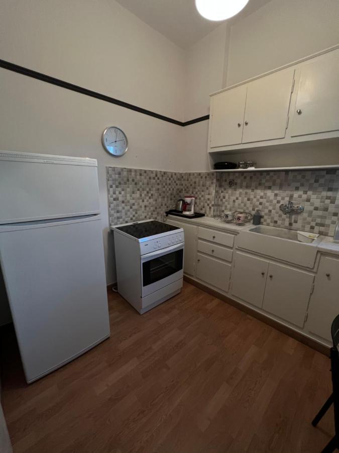Above Apartments Near The Airport 아르테미다 외부 사진