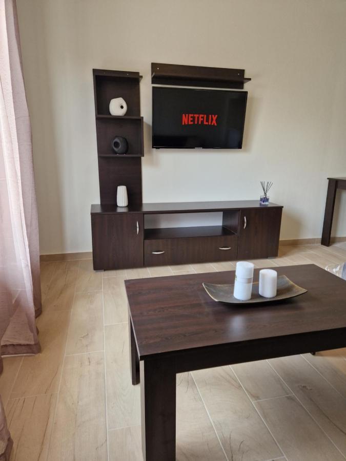 Above Apartments Near The Airport 아르테미다 외부 사진