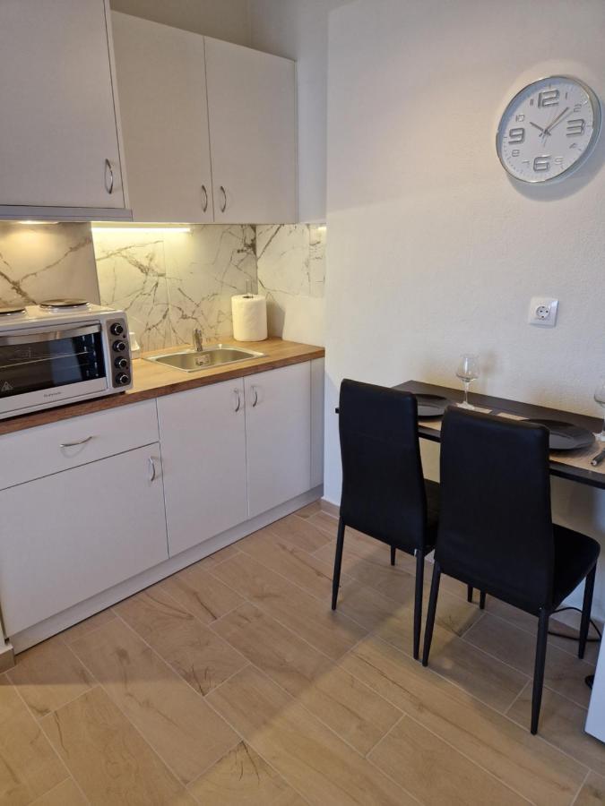 Above Apartments Near The Airport 아르테미다 외부 사진